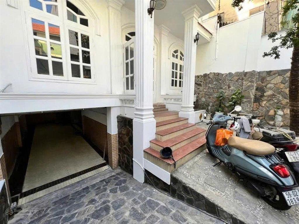 Cho thuê gấp biệt thự tú xương, dt lớn 10x30m không gian sang trọng giá 55 triệu