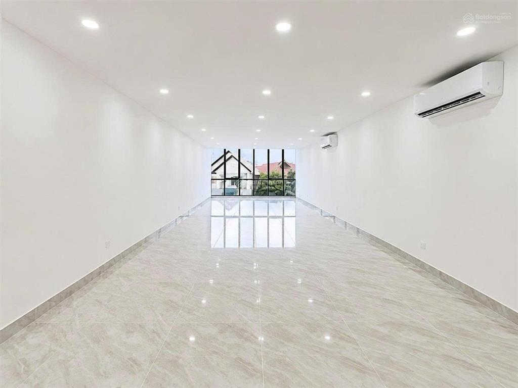 Cho thuê nhà trần khắc chân  nhà mới có thang máy  trống suốt