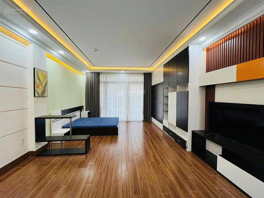 Cho thuê nhà hẻm xe hơi 666 đường 3/2 hầm, thang máy full nội thất giá 50 triệu