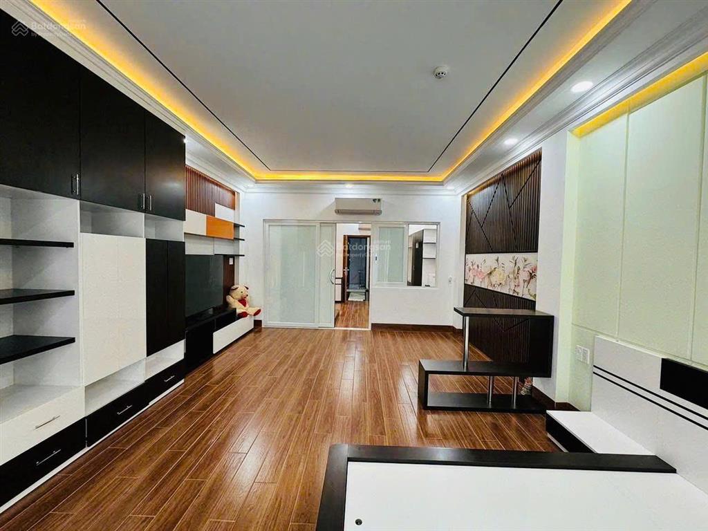 Cho thuê nhà hẻm xe hơi 666 đường 3/2 hầm, thang máy full nội thất giá 50 triệu