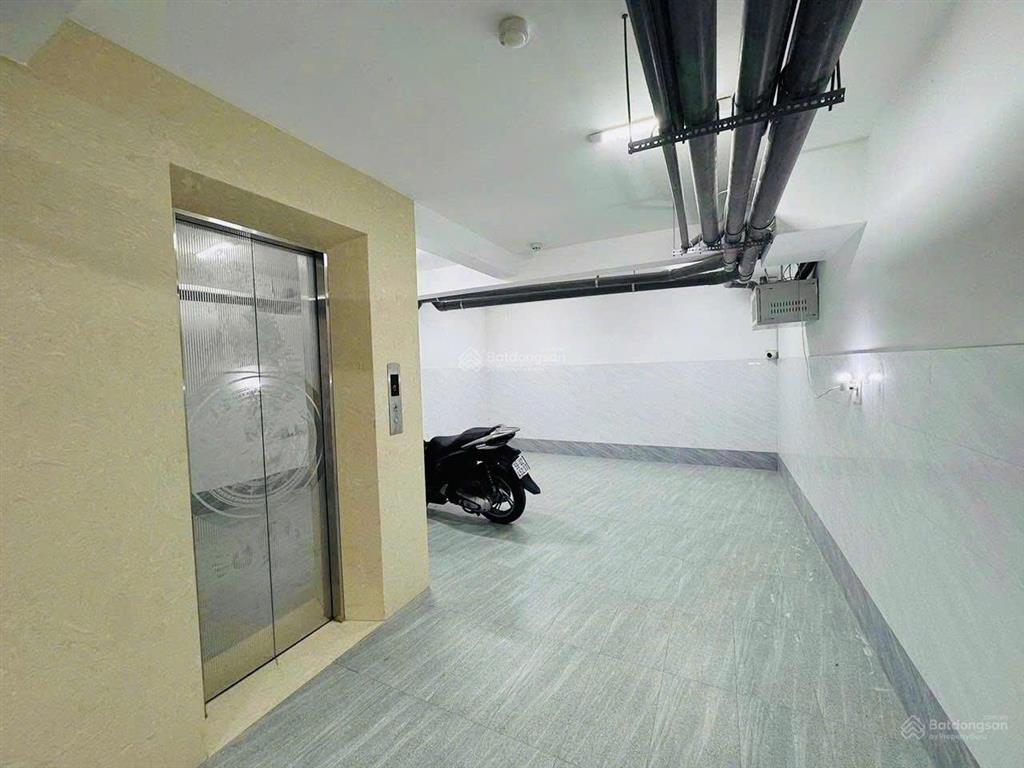 Cho thuê nhà hẻm xe hơi 666 đường 3/2 hầm, thang máy full nội thất giá 50 triệu