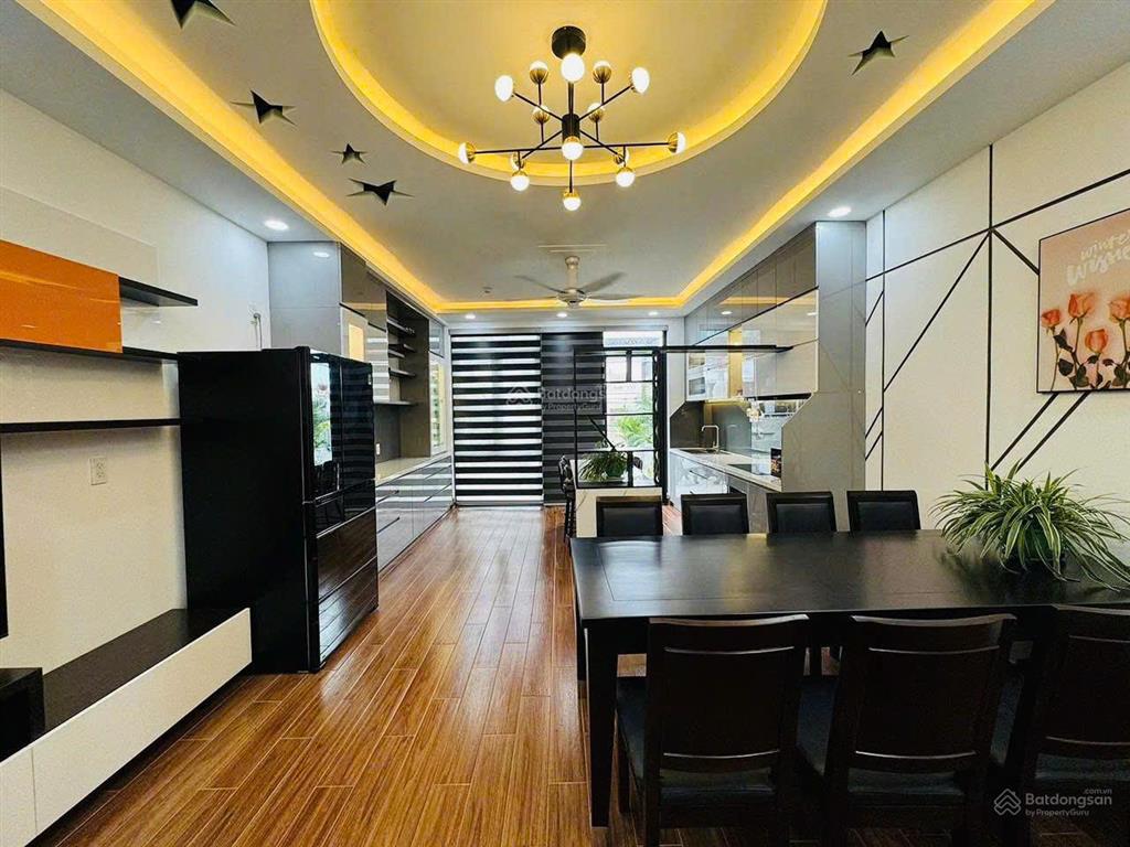 Cho thuê nhà hẻm xe hơi 666 đường 3/2 hầm, thang máy full nội thất giá 50 triệu