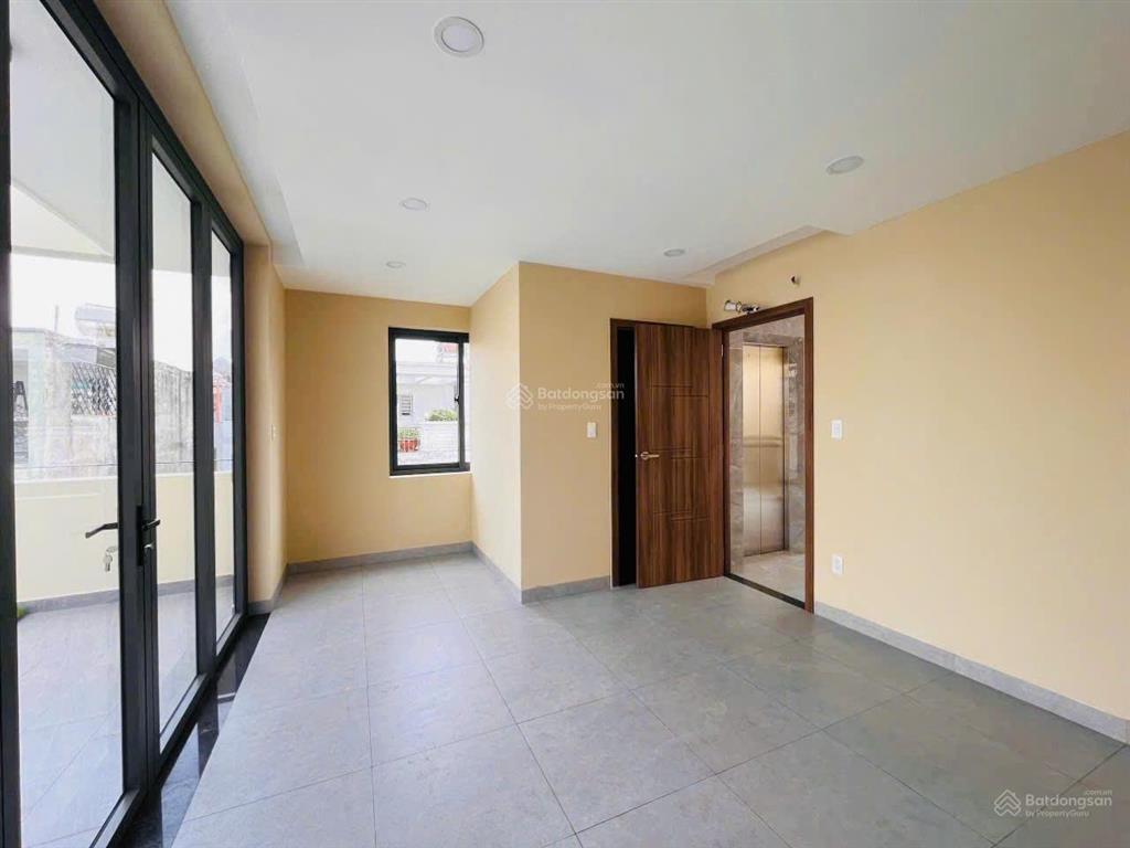 Cho thuê nhà hẻm xe hơi góc 2 mặt tiền 174a đặng văn ngữ  ngang 6m  có thang máy, pccc đầy đủ