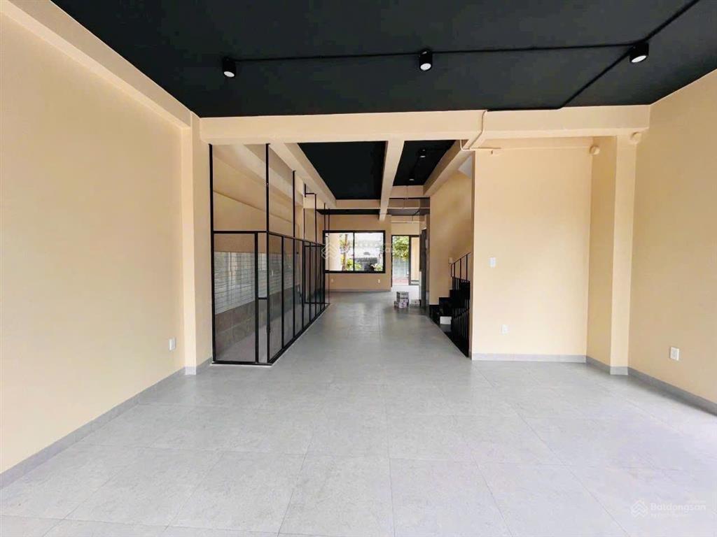 Cho thuê nhà hẻm xe hơi góc 2 mặt tiền 174a đặng văn ngữ  ngang 6m  có thang máy, pccc đầy đủ