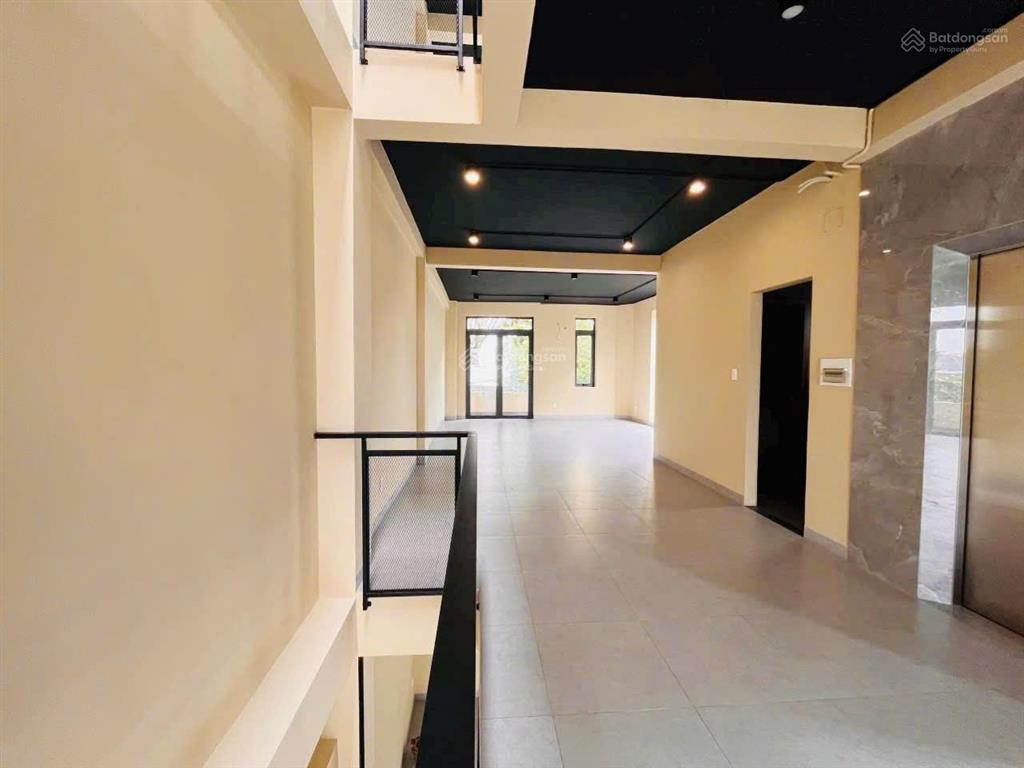 Cho thuê nhà hẻm xe hơi góc 2 mặt tiền 174a đặng văn ngữ  ngang 6m  có thang máy, pccc đầy đủ