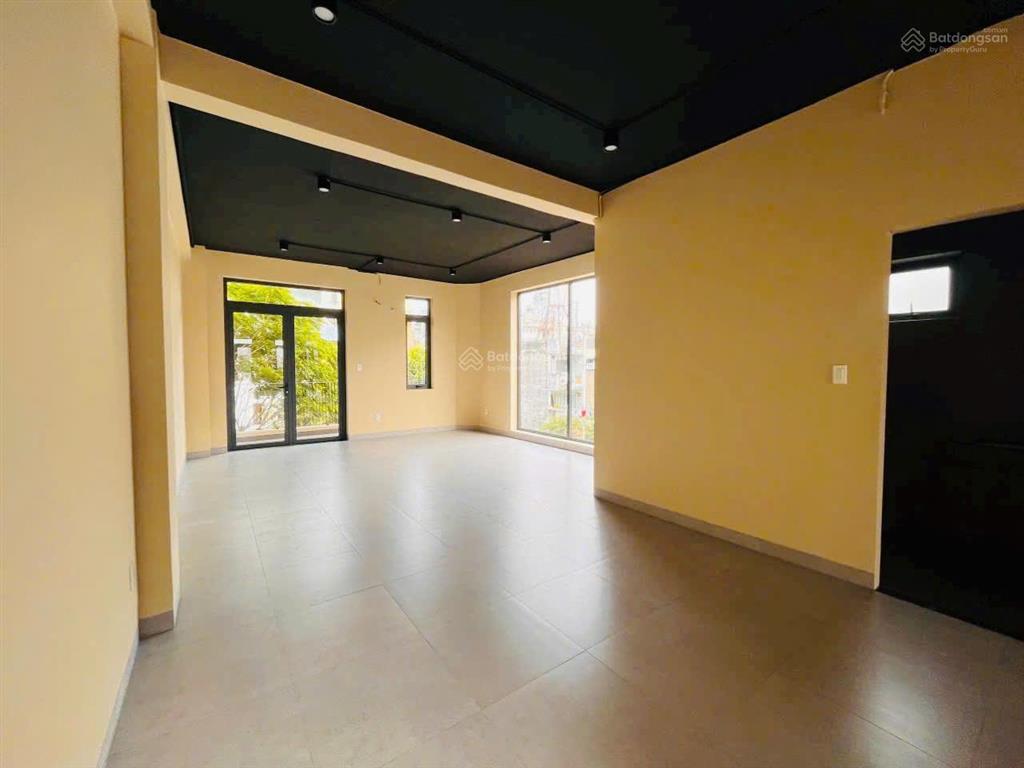 Cho thuê nhà hẻm xe hơi góc 2 mặt tiền 174a đặng văn ngữ  ngang 6m  có thang máy, pccc đầy đủ