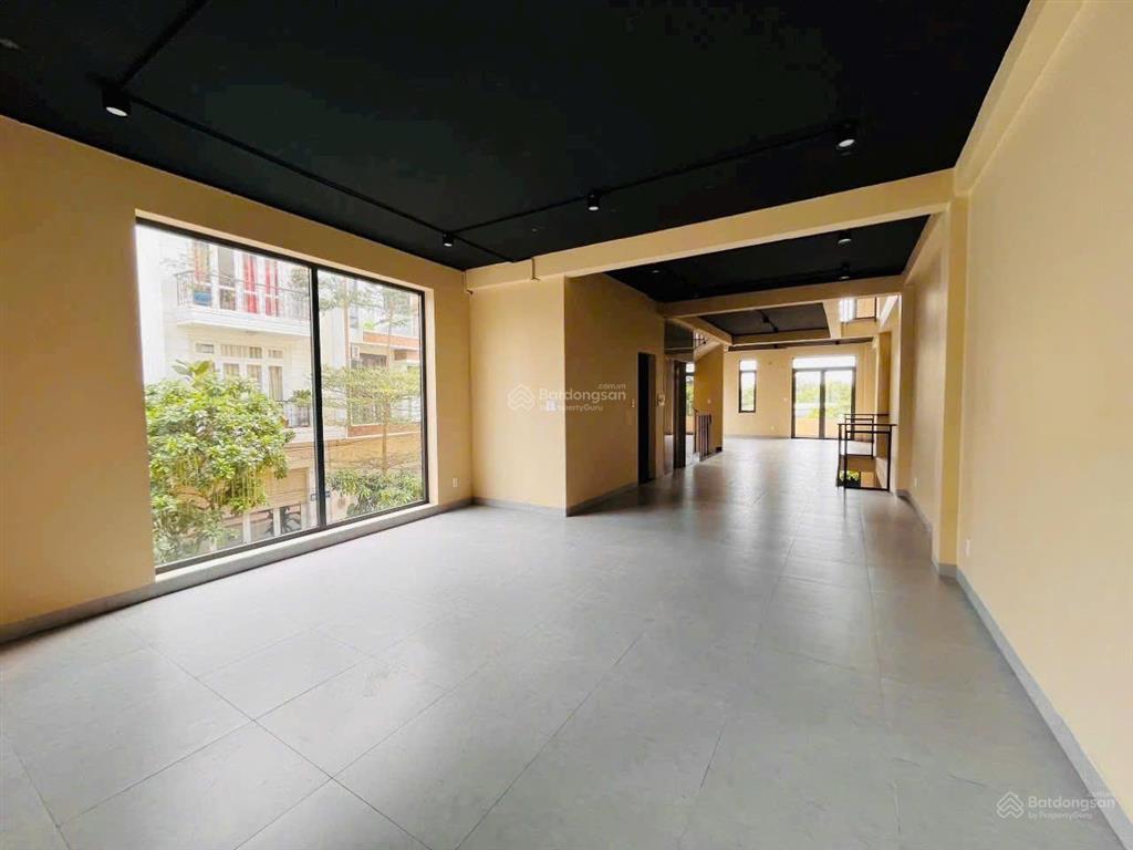 Cho thuê nhà hẻm xe hơi góc 2 mặt tiền 174a đặng văn ngữ  ngang 6m  có thang máy, pccc đầy đủ