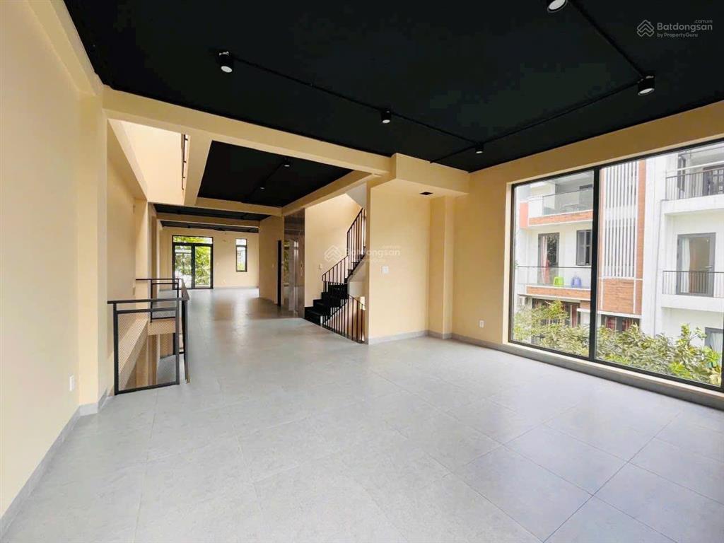Cho thuê nhà hẻm xe hơi góc 2 mặt tiền 174a đặng văn ngữ  ngang 6m  có thang máy, pccc đầy đủ