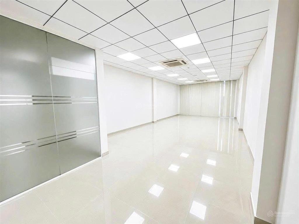 Cho thuê nhà 7a thành thái, quận 10 nhà mới hoàn thiện  thang máy, pccc đầy đủ  giá 50tr