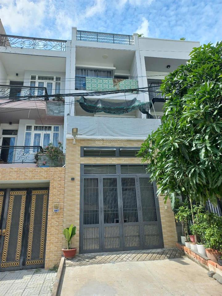 Diện tích đất 4mx20m, nhà riêng. sổ hồng chính chủ, ngay ngã tư võ văn kiệt và hồ học lãm