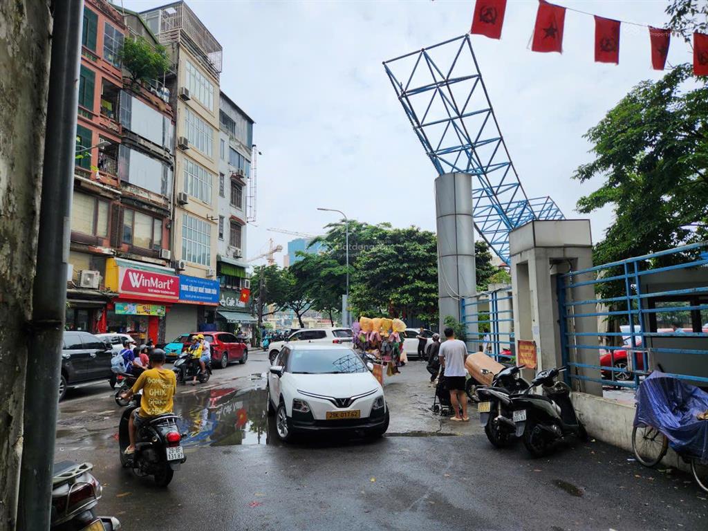 Cho thuê nhà 3 tầng gần đh kinh tế quốc dân, đường rộng dễ kinh doanh