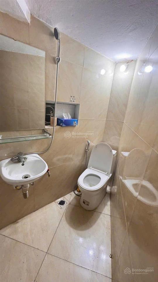 Cho thuê nhà nguyên căn 4 phòng ngủ ngõ thụy khuê gần chợ bưởi, tây hồ  3 tầng 1 tum  giá 9 triệu