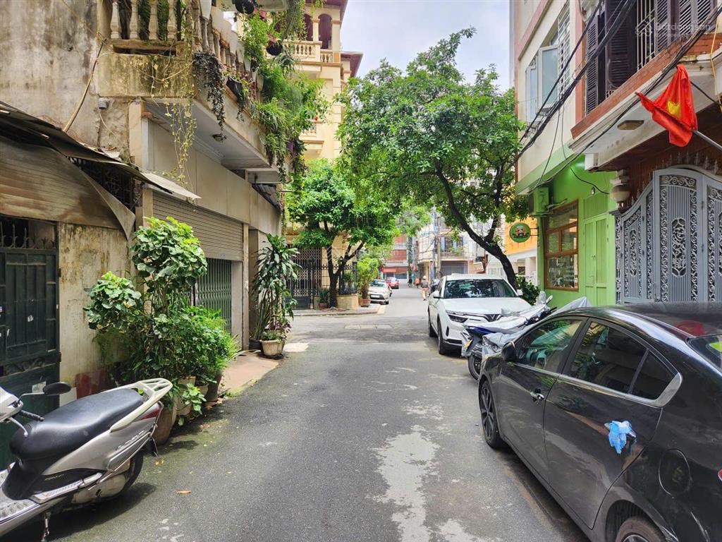 Cho thuê nhà nguyên căn 40m2 ngõ phố phùng chí kiên 3 tầng, 3 phòng ngủ giá chỉ 8 triệu/tháng