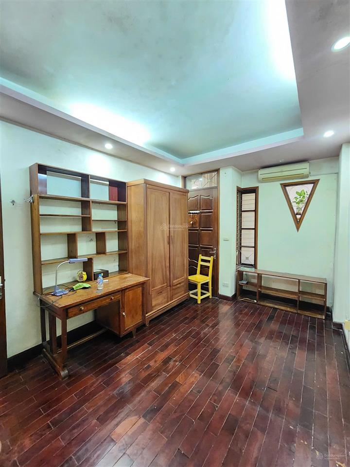 Cho thuê nhà nguyên căn 42m2 3 tầng 1 tum, 3 phòng ngủ ngõ đào tấn, giảng võ giá 12tr/tháng