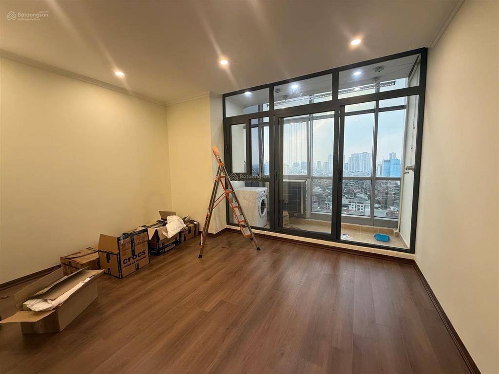 Chính chủ giá tốt. bán căn hộ eurowindow complex cầu giấy  86,1m2 full nội thất