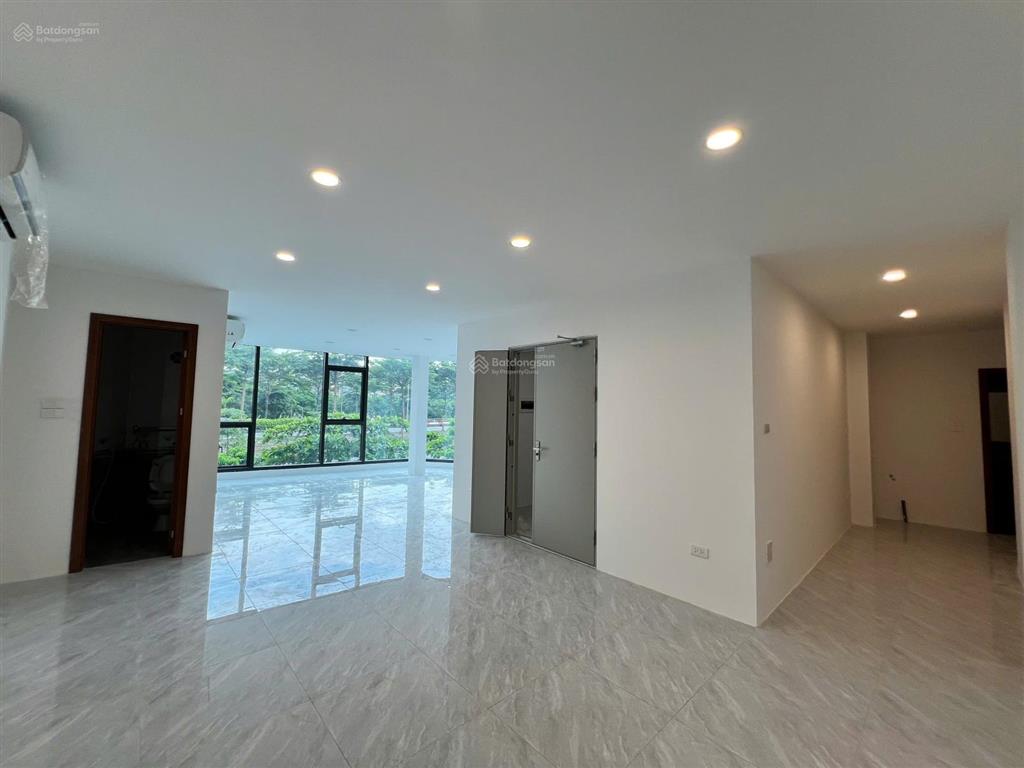 Cho thuê tòa nhà nguyên căn lô góc 2 mặt tiền 530 bưởi giao ngõ 6 vĩnh phúc