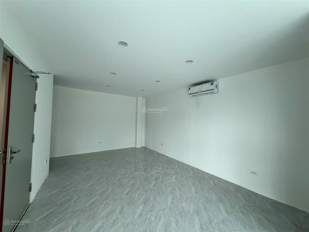 Cho thuê tòa nhà nguyên căn lô góc 2 mặt tiền 530 bưởi giao ngõ 6 vĩnh phúc