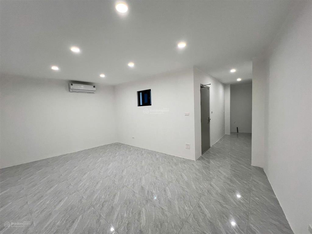 Cho thuê tòa nhà nguyên căn lô góc 2 mặt tiền 530 bưởi giao ngõ 6 vĩnh phúc