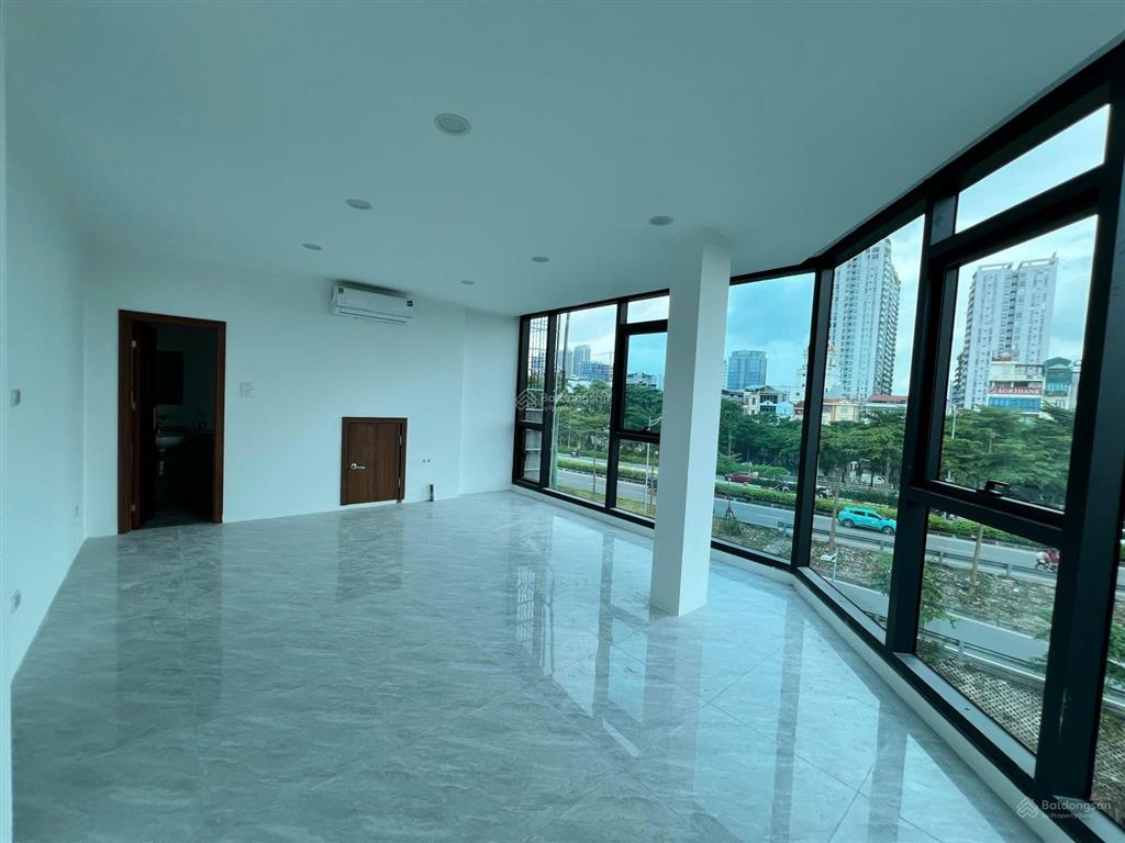 Cho thuê tòa nhà nguyên căn lô góc 2 mặt tiền 530 bưởi giao ngõ 6 vĩnh phúc