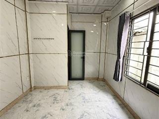 2.4 tỷ  đinh tiên hoàng bình thạnh hẻm ba gác 24m2 đang cho thuê