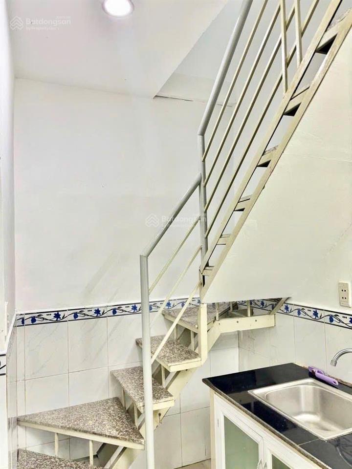 Bán nhà bình thạnh 2,399 tỷ trống suốt dễ cải tạọ, hẻm yên tĩnh