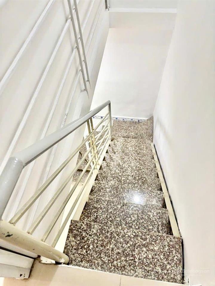 Bán nhà bình thạnh 2,399 tỷ trống suốt dễ cải tạọ, hẻm yên tĩnh