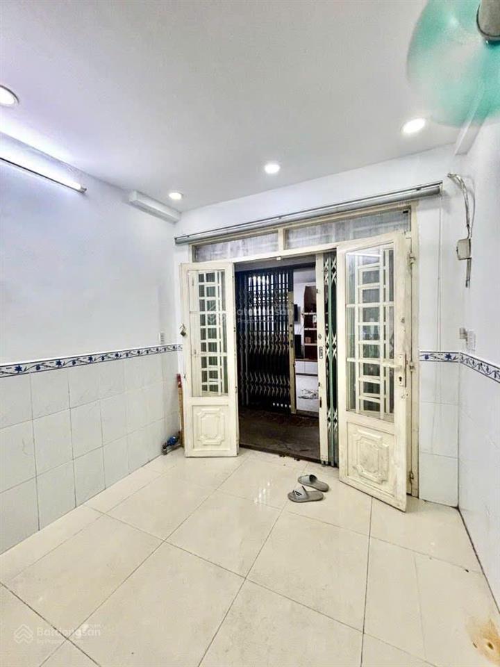 Bán nhà bình thạnh 2,399 tỷ trống suốt dễ cải tạọ, hẻm yên tĩnh
