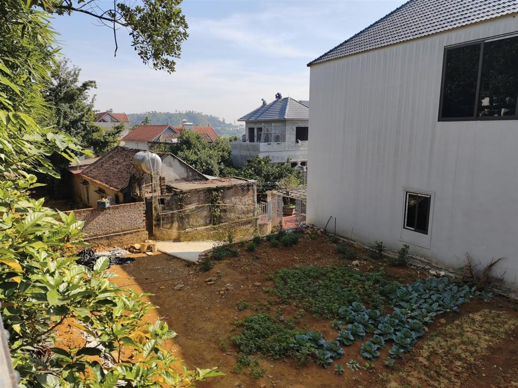 Bán đất tại ngõ ngã tự chợ cống phường chương mỹ, hà nội cách ql6 70m. dt sổ 190m2 full đất ở
