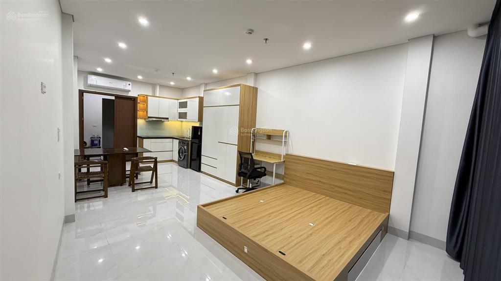 Bước xuống cầu thang là metro cầu diễn chung cư mini cao cấp 48m (full đồ 100%)