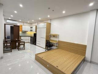 Bước xuống cầu thang là metro cầu diễn chung cư mini cao cấp 48m (full đồ 100%)