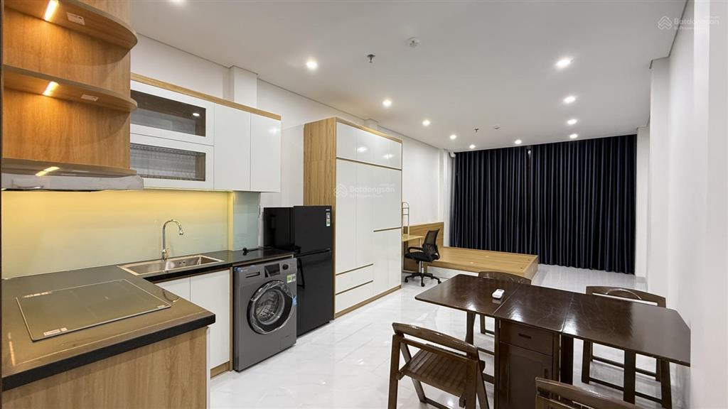 Bước xuống cầu thang là metro cầu diễn chung cư mini cao cấp 48m (full đồ 100%)