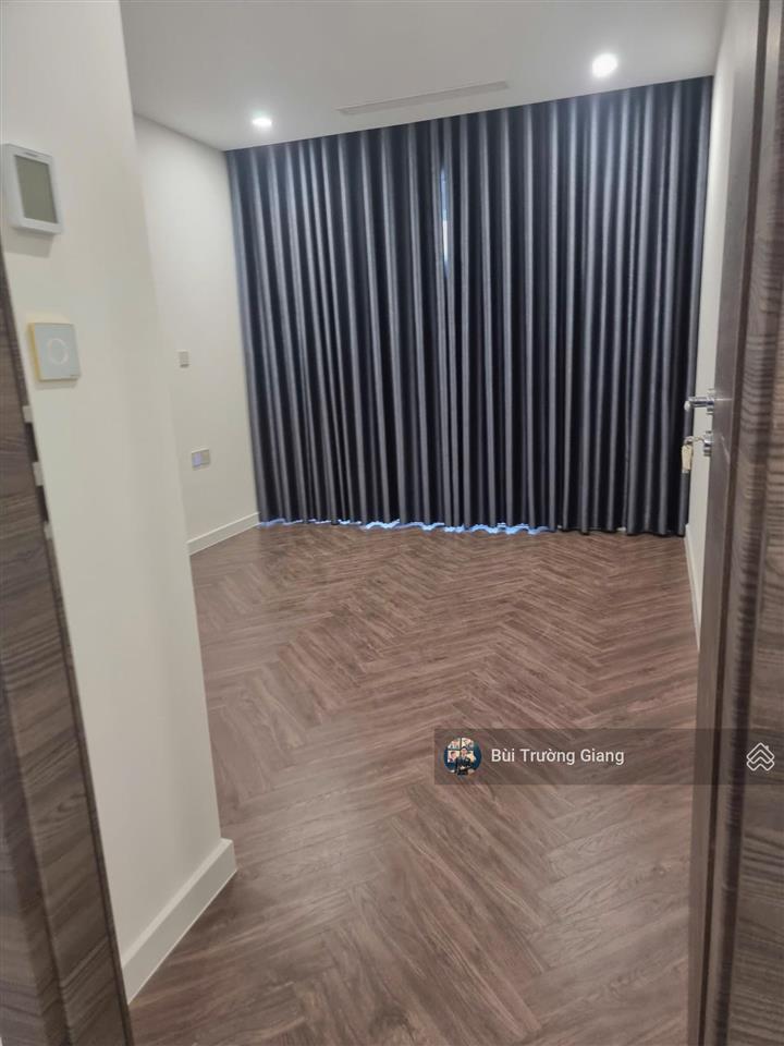 Cho thuê căn hộ 2pn 122m2, giá tốt 15tr/th , vô cùng rộng rãi, noble crystal riverside