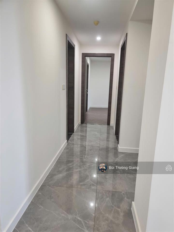 Cho thuê căn hộ 2pn 122m2, giá tốt 15tr/th , vô cùng rộng rãi, noble crystal riverside