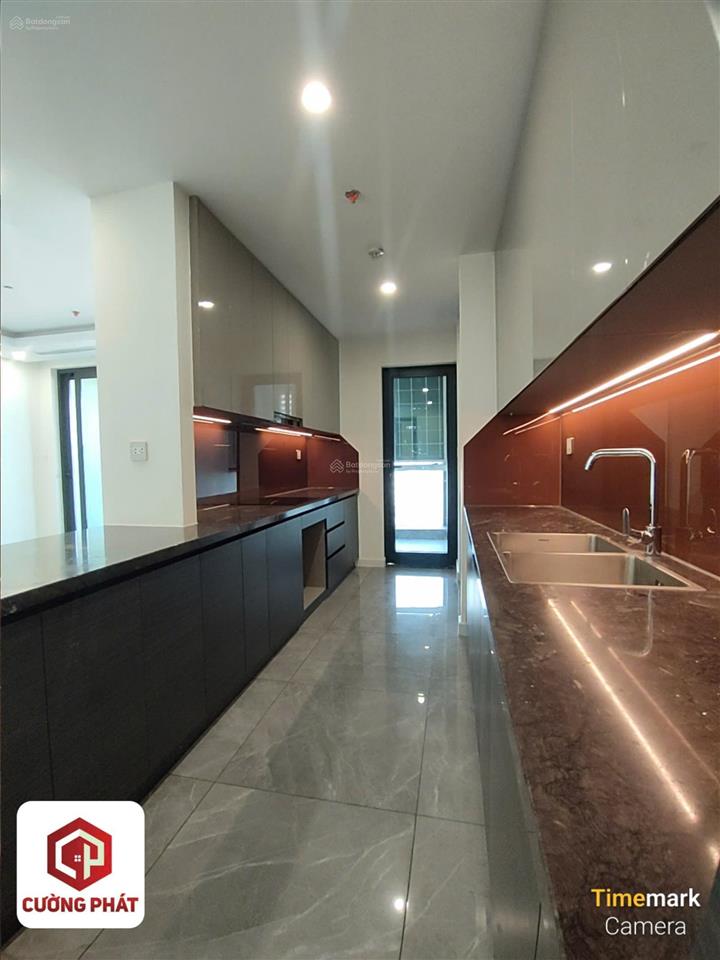 Cho thuê noble crystal riverside 2pn +1  129m2  giá 15tr/th miễn phí quản lí, tầng cao