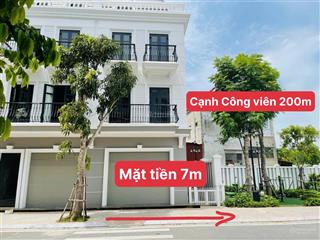Cần bán liền kề góc vuông vắn 105m2giá 8,5 tỷ. sổ đỏ sang tên trong ngày.