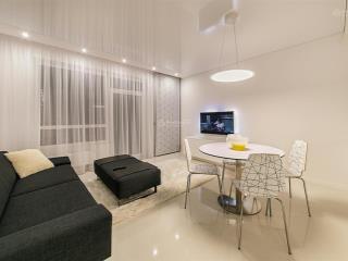 Bán căn hộ galaxy 9 giá 8,2 tỷ, diện tích 94m2, 3pn, 2wc tại nguyễn khoái, q4, hcm  0909 242 ***