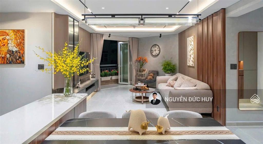 Gia đình cần cho thuê gấp sky garden 3, 2pn 2wc, full nội thất cao cấp mới 100% mr.đức huy