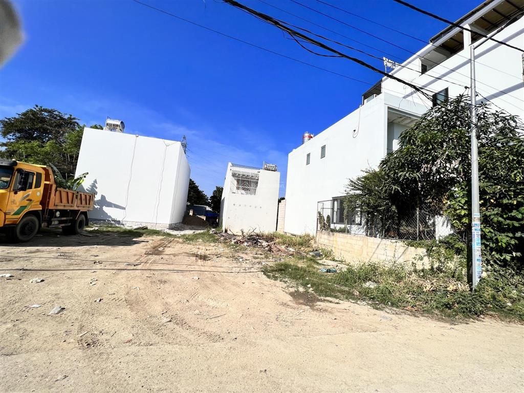Bán lô đất hẻm ô tô đường 23/10 vĩnh hiệp, nha trang. hẻm thông ra đường d30 giá 2,98 tỷ