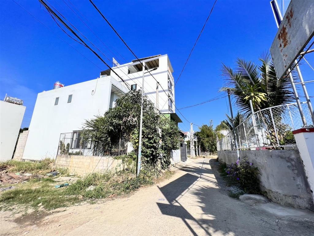 Bán lô đất hẻm ô tô đường 23/10 vĩnh hiệp, nha trang. hẻm thông ra đường d30 giá 2,98 tỷ