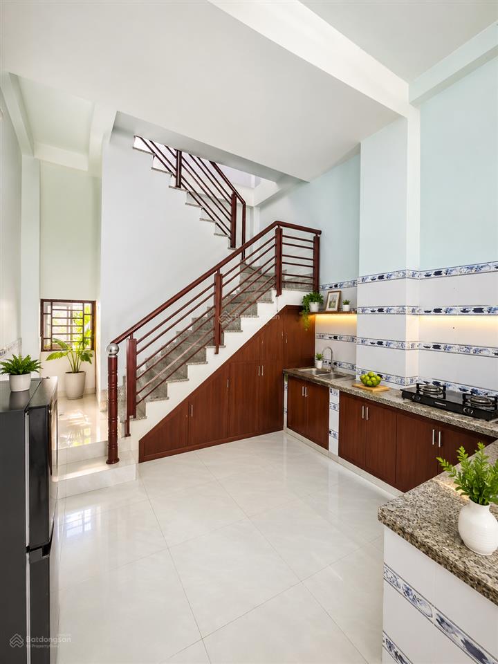 Hàng hiếm bán đất tặng nhà lầu kiên cố đường lã xuân oai, đi bộ ra ủy ban đang cho thuê 7 tr/th