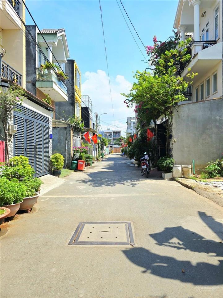 Hàng hiếm bán đất tặng nhà lầu kiên cố đường lã xuân oai, đi bộ ra ủy ban đang cho thuê 7 tr/th