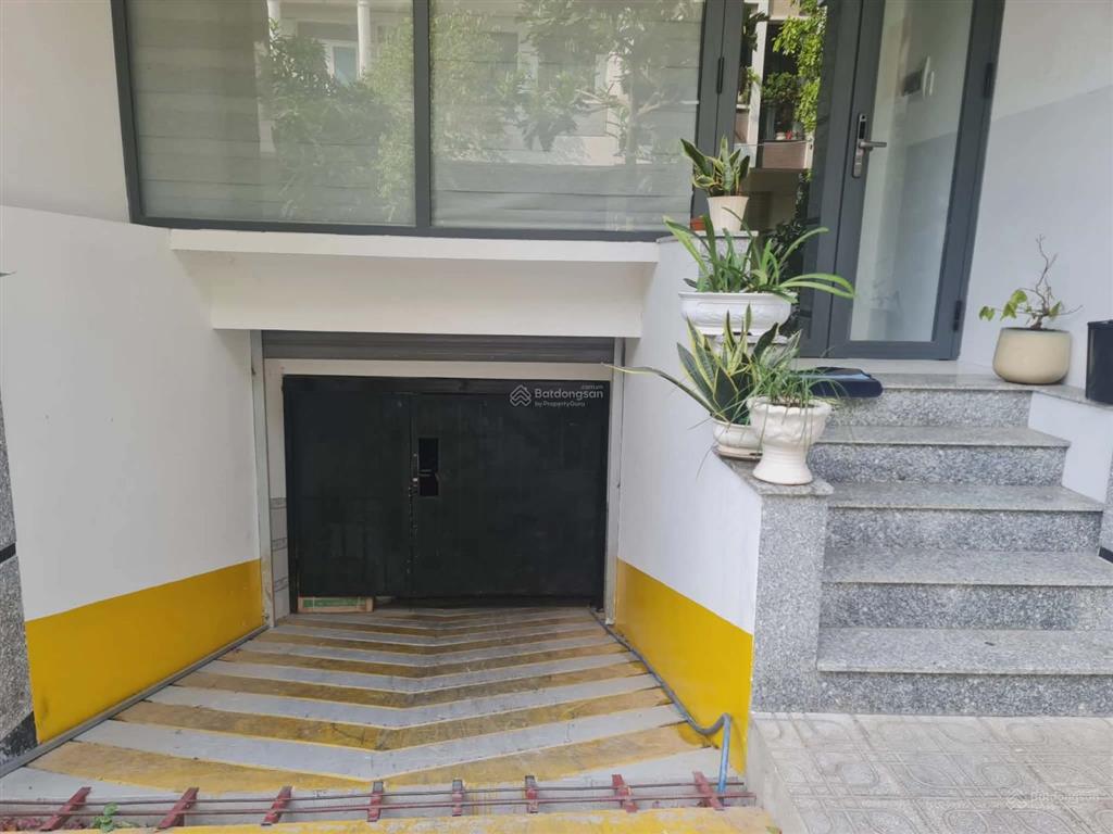 Bán nhà mặt tiền khu gs gò dĩ an, chdv, 4.5x18, 5 tầng, thang máy, dòng tiền 400tr/năm