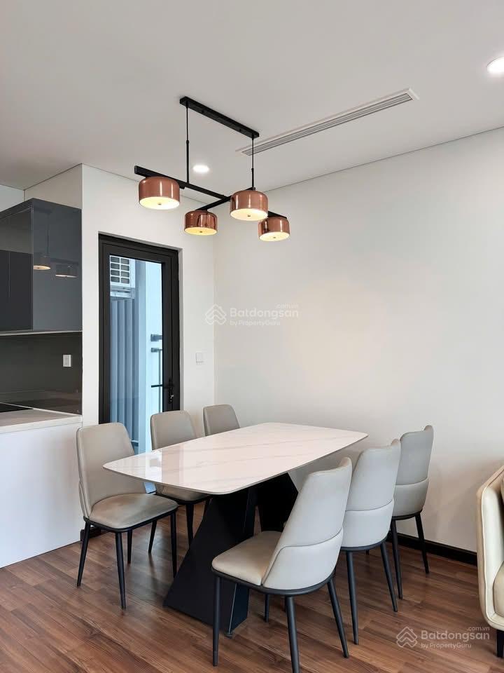 Cho thuê 3pn, toà goldmark city, giá 18 triệu tầng trung view thoáng, có slot oto