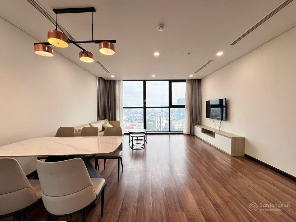 Cho thuê 3pn, toà goldmark city, giá 18 triệu tầng trung view thoáng, có slot oto