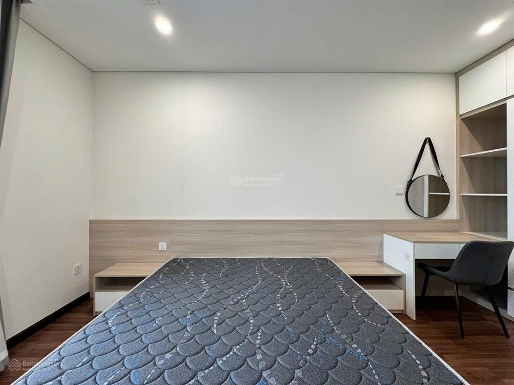 Cho thuê 3pn, toà goldmark city, giá 18 triệu tầng trung view thoáng, có slot oto