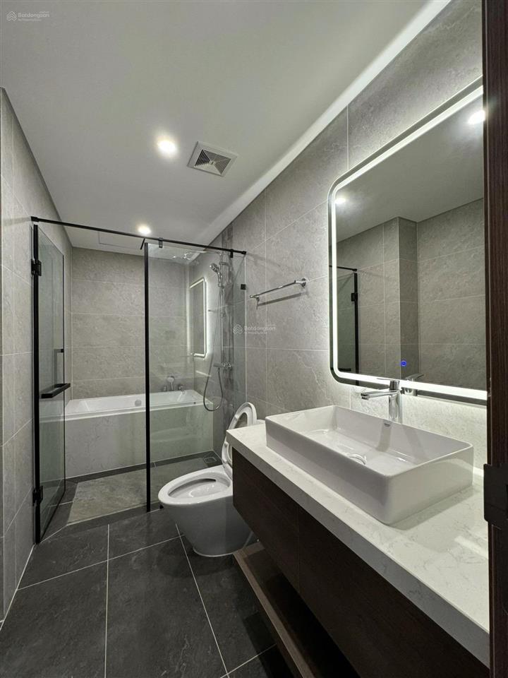 Chính chủ cho thuê 2pn, toà kosmo, giá từ 15 triệu tầng trung view thoáng, có slot oto