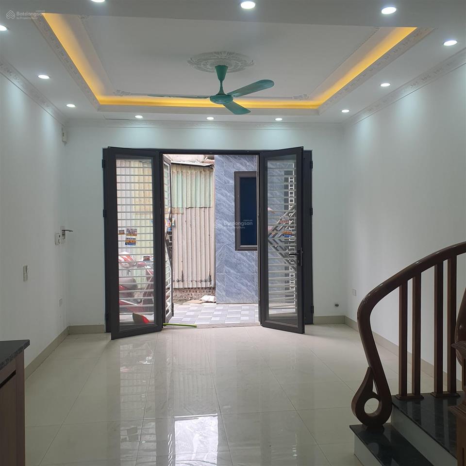Bán nhà riêng tại yên lộ, 5,96 tỷ, 40m2, 3pn + 3wc + 5 tầng, giá siêu hời, một bức ôtô đỗ uy tín