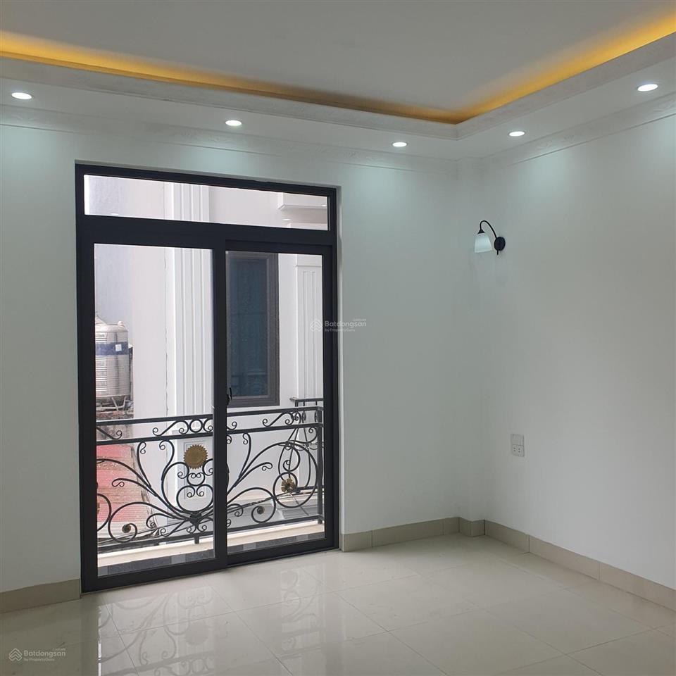 Bán nhà riêng tại yên lộ, 5,96 tỷ, 40m2, 3pn + 3wc + 5 tầng, giá siêu hời, một bức ôtô đỗ uy tín