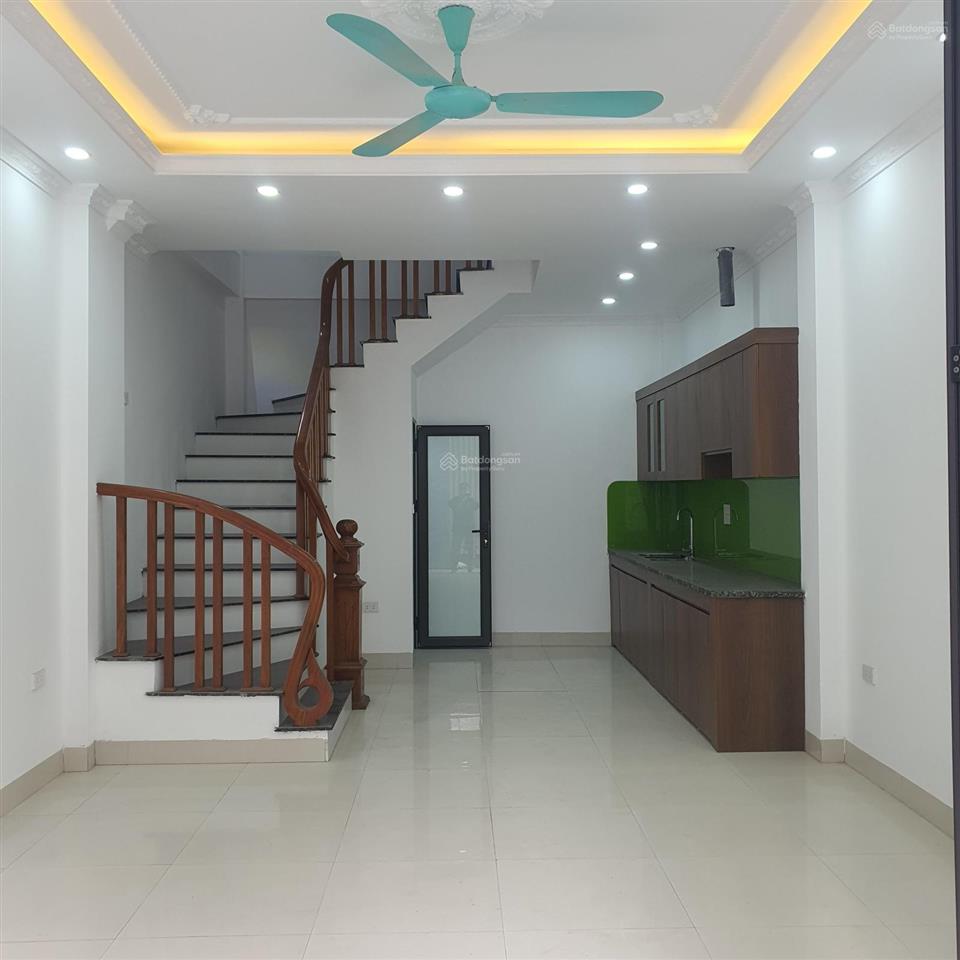 Bán nhà riêng tại yên lộ, 5,96 tỷ, 40m2, 3pn + 3wc + 5 tầng, giá siêu hời, một bức ôtô đỗ uy tín