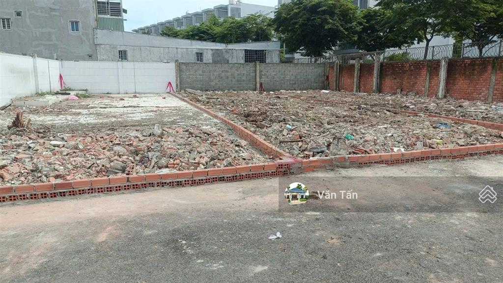 Bán gấp đất phong phú, bình chánh 128m2/690tr. cách ql50 chỉ 100m. mặt tiền 7m. shr, full thổ